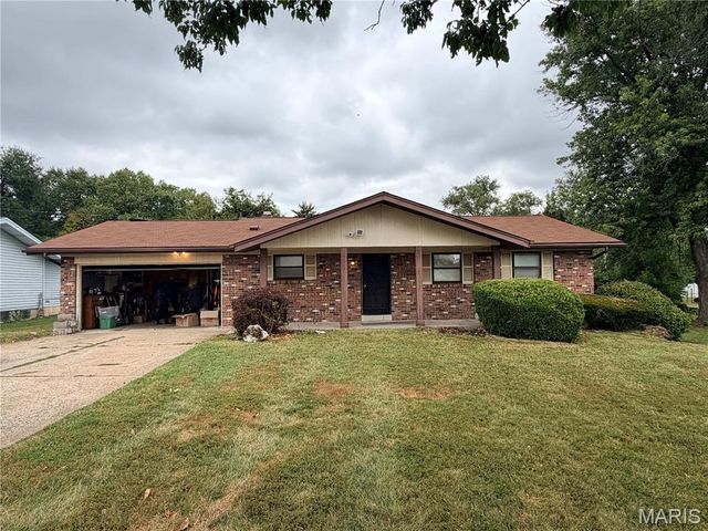 12095 Trampe Heights Lane, St Louis, MO 63138