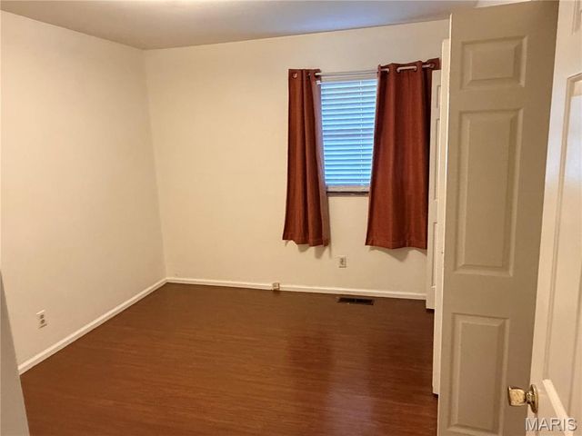 12095 Trampe Heights Lane, St Louis, MO 63138