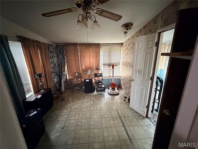 12095 Trampe Heights Lane, St Louis, MO 63138