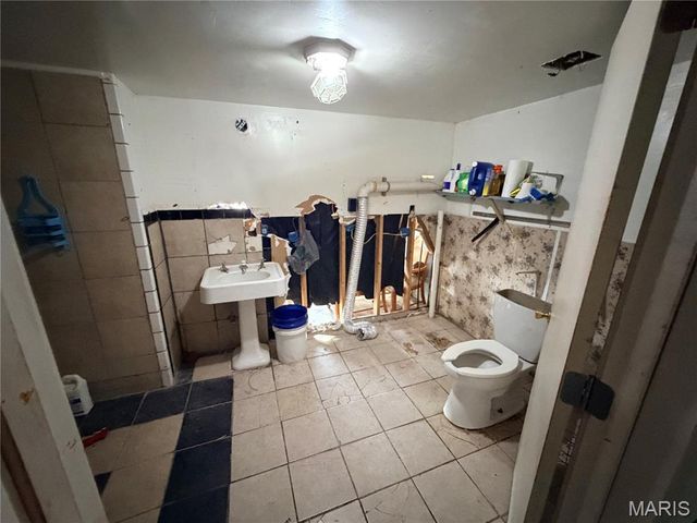 12095 Trampe Heights Lane, St Louis, MO 63138