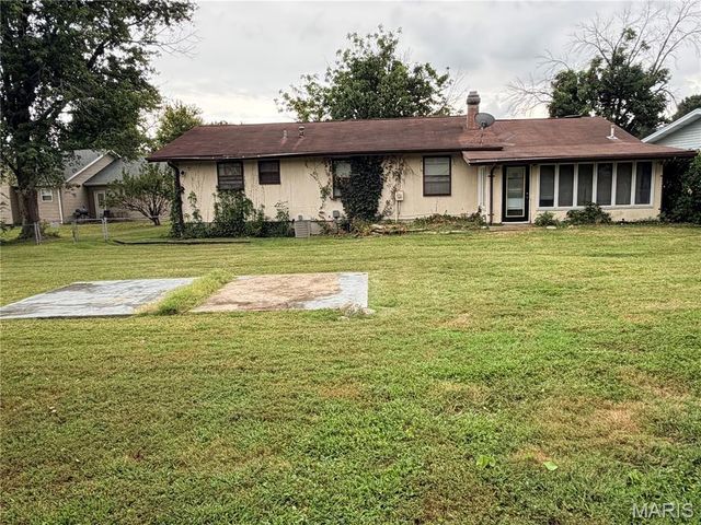 12095 Trampe Heights Lane, St Louis, MO 63138