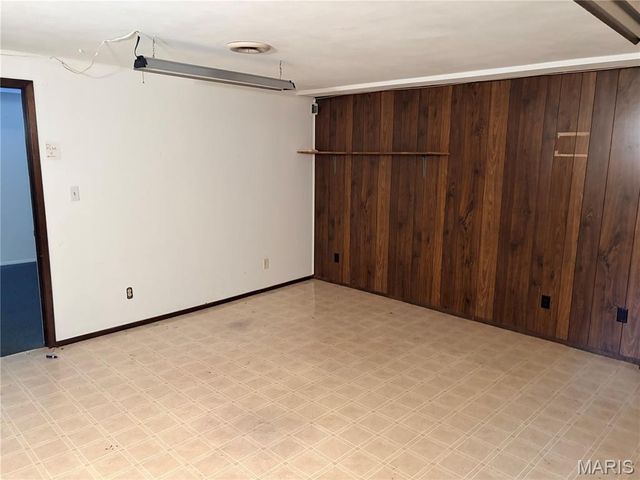 12095 Trampe Heights Lane, St Louis, MO 63138