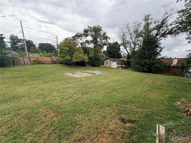 12095 Trampe Heights Lane, St Louis, MO 63138