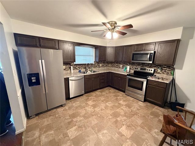 12095 Trampe Heights Lane, St Louis, MO 63138