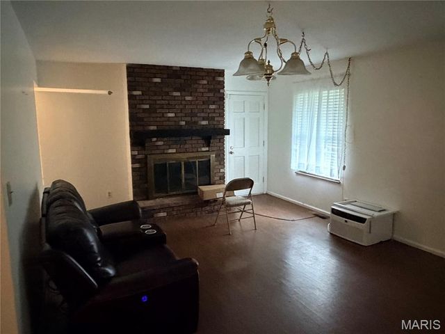 12095 Trampe Heights Lane, St Louis, MO 63138