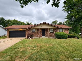 12095 Trampe Heights Lane, St Louis, MO 63138