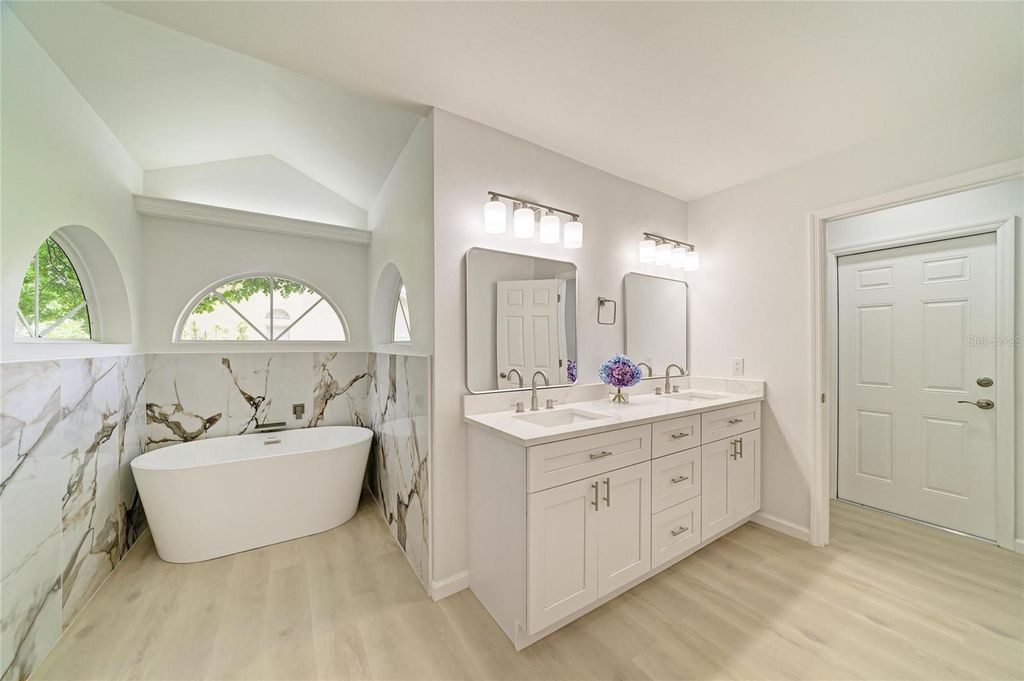 Image 37 of property listing at 6221 99TH STREET E, Bradenton, FL 34202