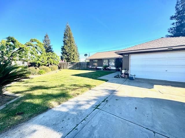 2407 Sarah Circle, Selma, CA 93662