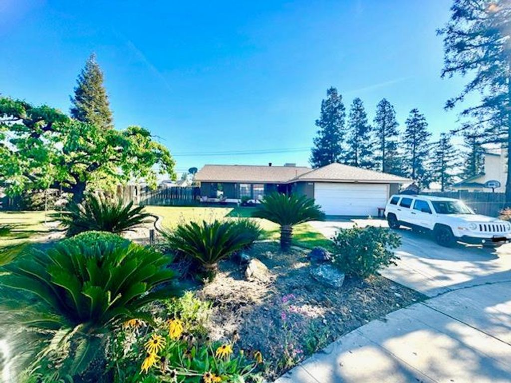 2407 Sarah Circle, Selma, CA 93662