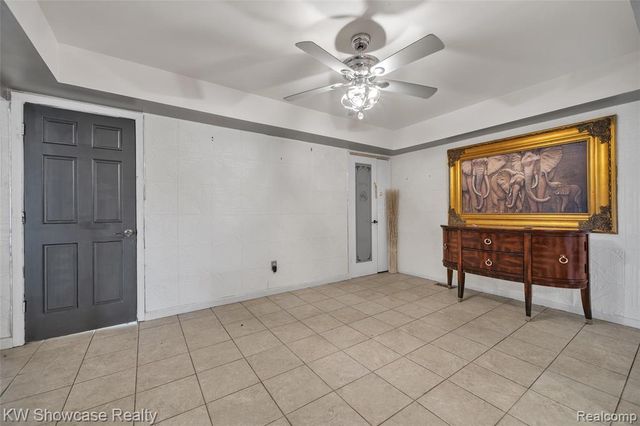 11266 Plumbrook Road, Sterling Heights, MI 48312