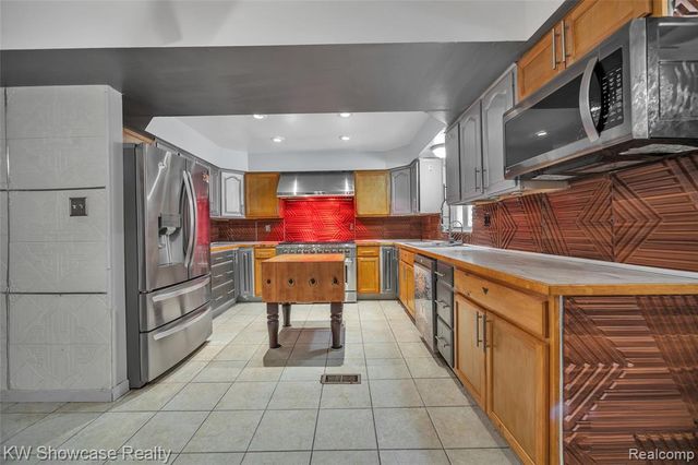 11266 Plumbrook Road, Sterling Heights, MI 48312