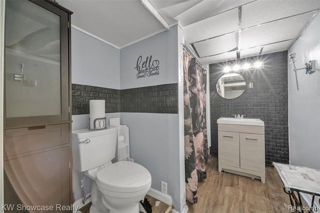 11266 Plumbrook Road, Sterling Heights, MI 48312