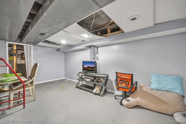 11266 Plumbrook Road, Sterling Heights, MI 48312