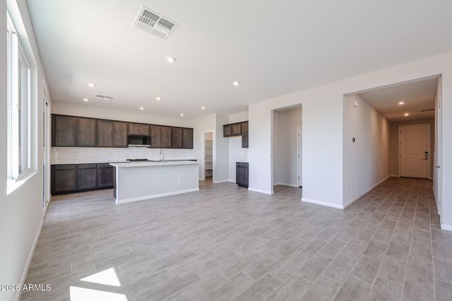 17954 W CREEDANCE Boulevard, Surprise, AZ 85387