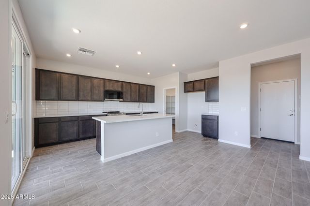 17954 W CREEDANCE Boulevard, Surprise, AZ 85387