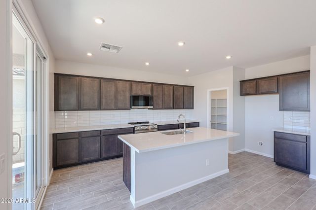 17954 W CREEDANCE Boulevard, Surprise, AZ 85387