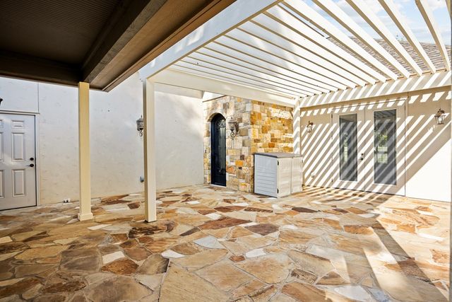 2885 Rock Barn Dr, Kerrville, TX 78028