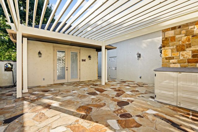 2885 Rock Barn Dr, Kerrville, TX 78028