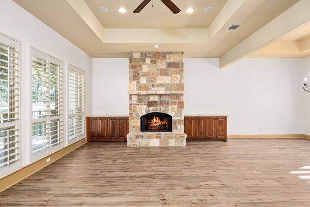 2885 Rock Barn Dr, Kerrville, TX 78028