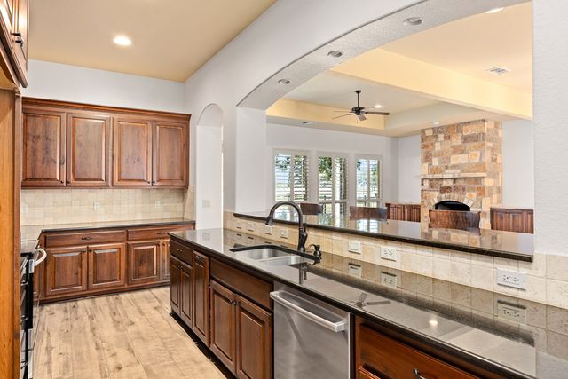 2885 Rock Barn Dr, Kerrville, TX 78028