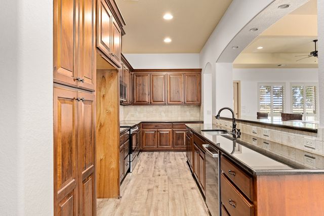 2885 Rock Barn Dr, Kerrville, TX 78028