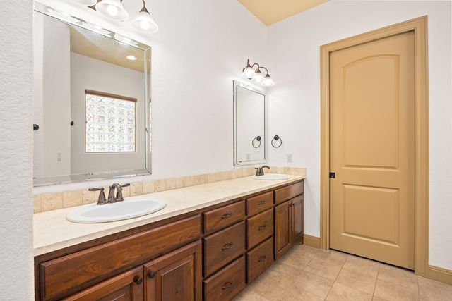 2885 Rock Barn Dr, Kerrville, TX 78028