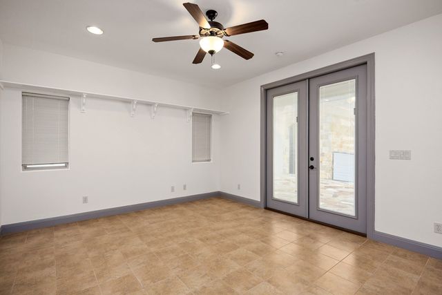 2885 Rock Barn Dr, Kerrville, TX 78028