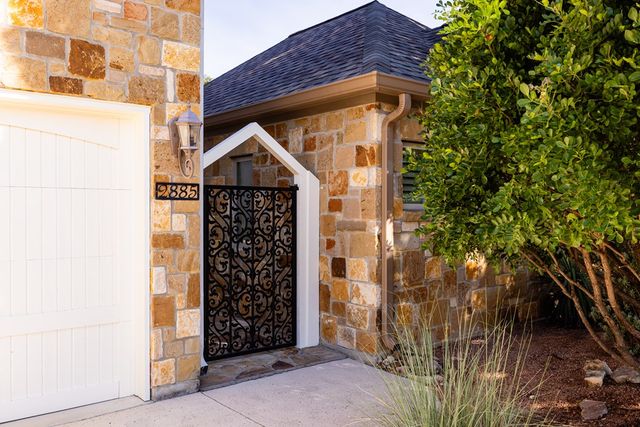 2885 Rock Barn Dr, Kerrville, TX 78028