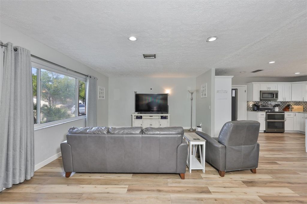 Image 17 of property listing at 116 MARY KAY COURT, Brandon, FL 33511