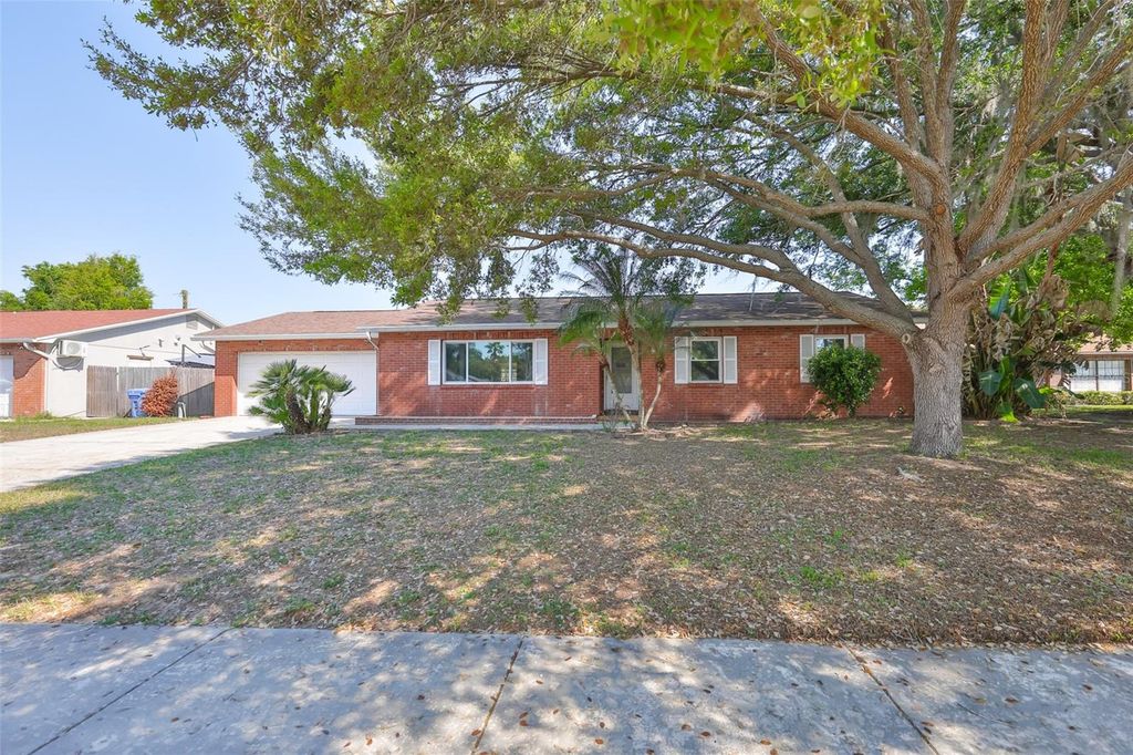 Image 10 of property listing at 116 MARY KAY COURT, Brandon, FL 33511