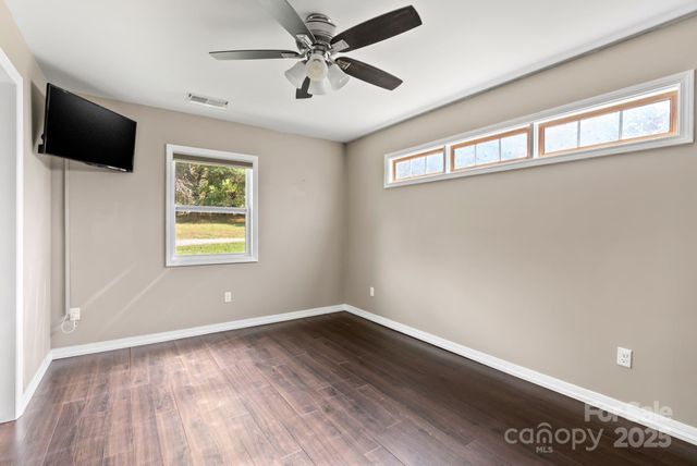 24 Ian River Drive, Asheville, NC 28806