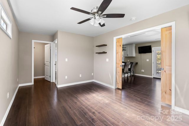 24 Ian River Drive, Asheville, NC 28806