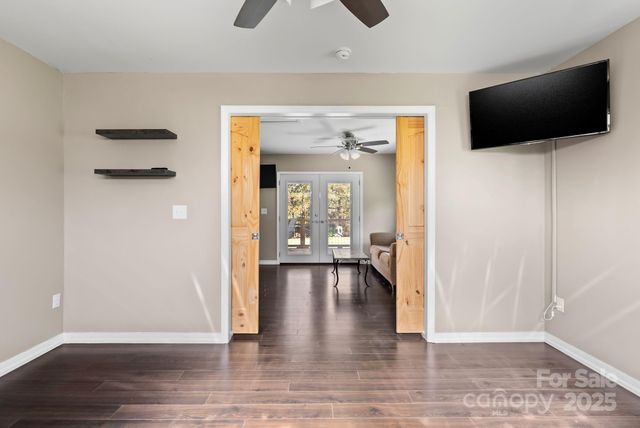 24 Ian River Drive, Asheville, NC 28806