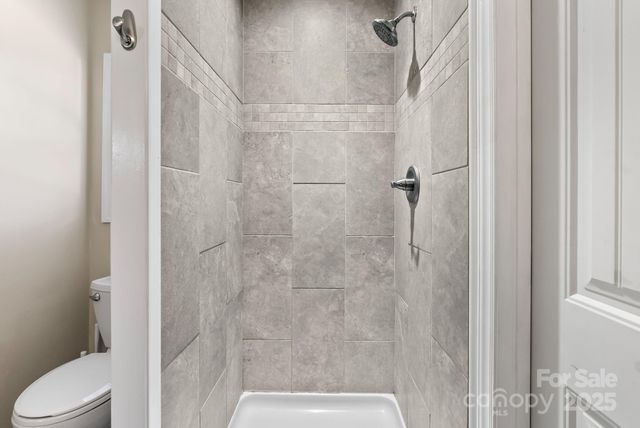 24 Ian River Drive, Asheville, NC 28806