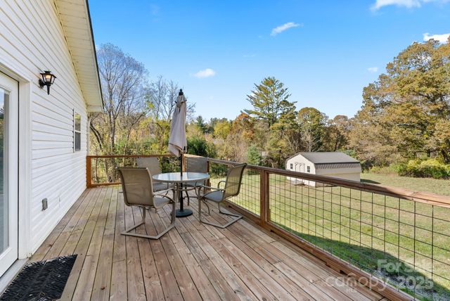 24 Ian River Drive, Asheville, NC 28806