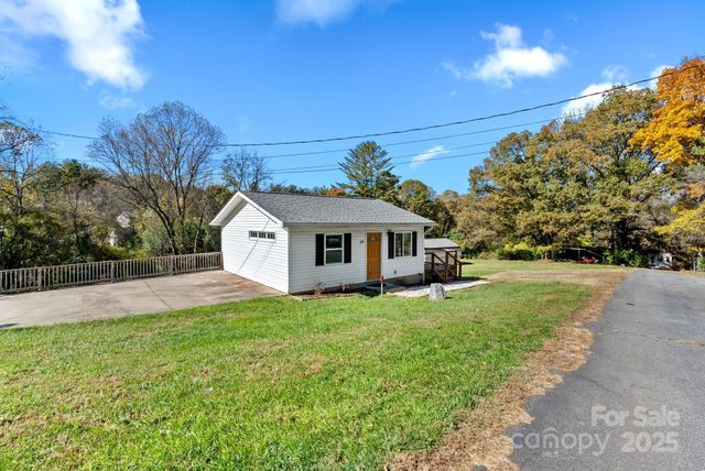 24 Ian River Drive, Asheville, NC 28806