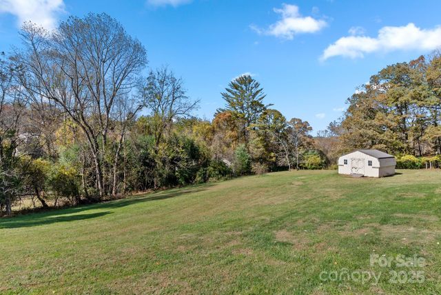 24 Ian River Drive, Asheville, NC 28806