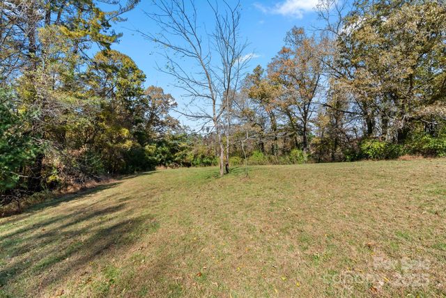 24 Ian River Drive, Asheville, NC 28806