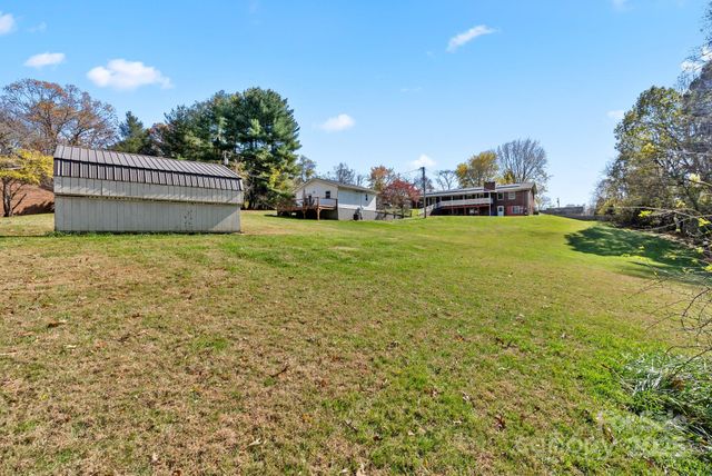 24 Ian River Drive, Asheville, NC 28806
