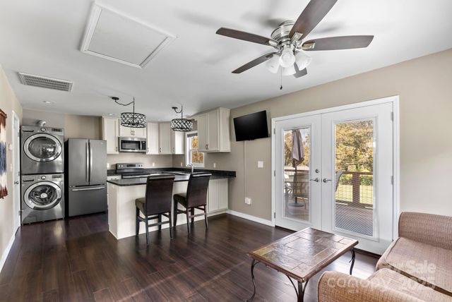 24 Ian River Drive, Asheville, NC 28806