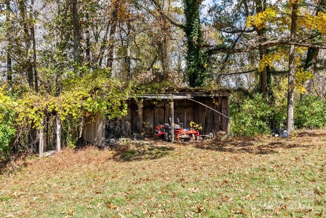 24 Ian River Drive, Asheville, NC 28806