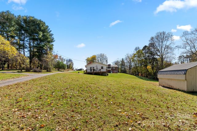 24 Ian River Drive, Asheville, NC 28806