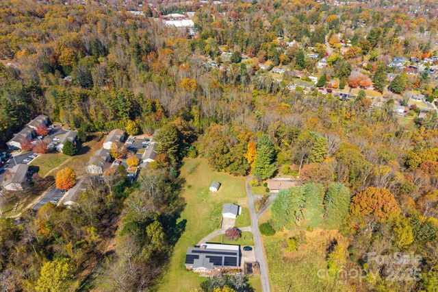 24 Ian River Drive, Asheville, NC 28806