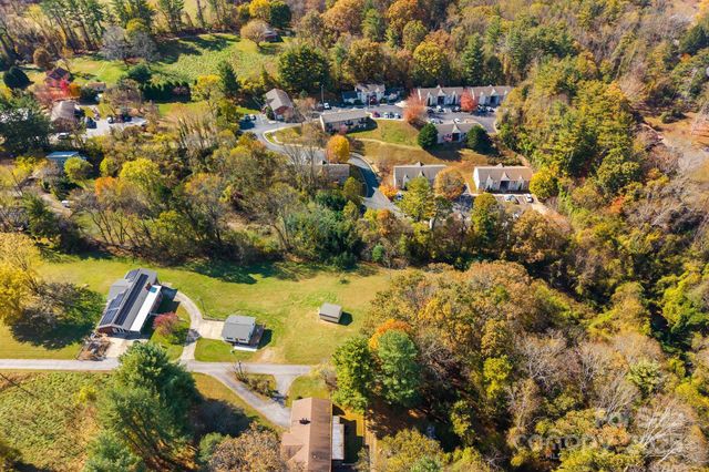 24 Ian River Drive, Asheville, NC 28806