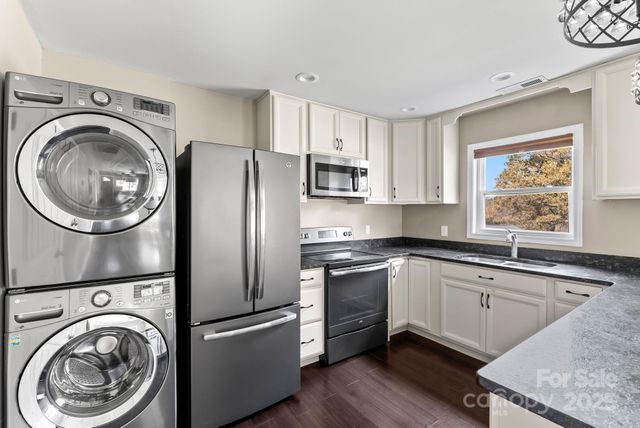 24 Ian River Drive, Asheville, NC 28806