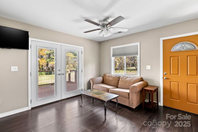 24 Ian River Drive, Asheville, NC 28806