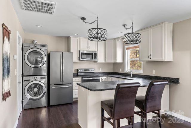 24 Ian River Drive, Asheville, NC 28806