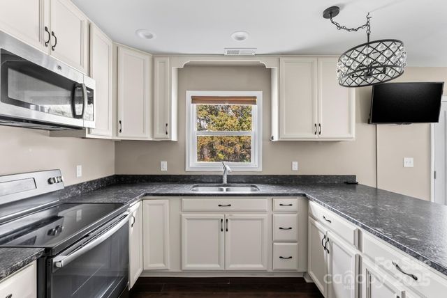 24 Ian River Drive, Asheville, NC 28806