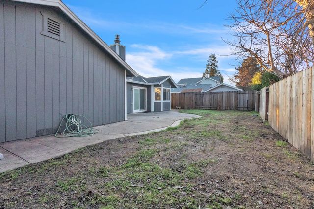 1005 Betsy Ross Dr, Roseville, CA 95747