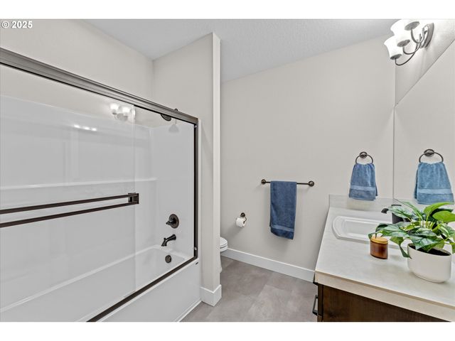 8015 Ne 172ND Ave, Vancouver, WA 98682